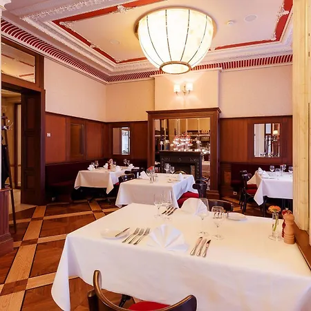 Quisisana Palace كارلوفي فاري